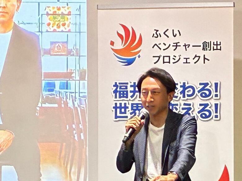 講演するユニフォームネクスト株式会社代表取締役　横井康孝氏