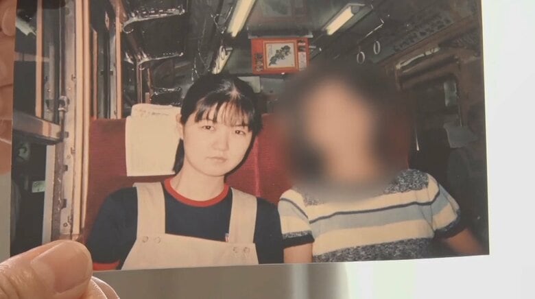 妹の順子さんと一緒に撮った写真（亜希子さん提供）