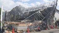強風が原因か…アパートの建設工事現場で足場が崩れる 隣の住宅に倒れかかるもケガ人なし 近所の人「風すごかった」