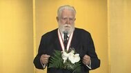 ジェームズ・タレル氏に顕彰メダル 世界文化賞伝達式 彫刻部門