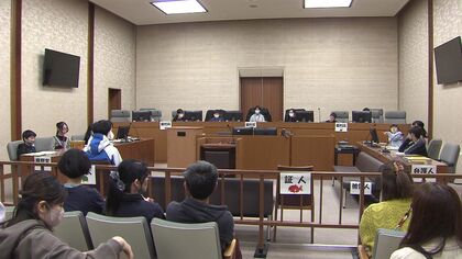 小学4年生～6年生が模擬裁判を体験「浦島太郎殺人事件」を審理 …検察官 弁護士 裁判官に扮し子どもたちが体験