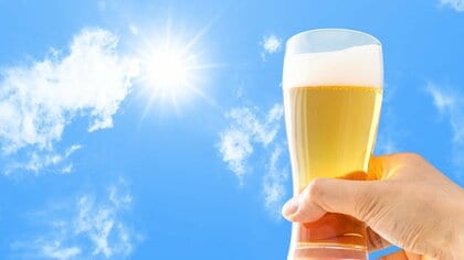 ビール販売実績、半年ぶりにプラス　一斉値上げの去年4月に比べ推計で3割増　過去3番目の高温も影響か