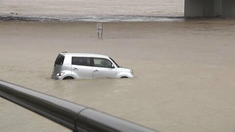 宮崎県で「1000ミリ」予想　排水庫から水が逆流“内水氾濫”と倒木に土砂崩れで通行止め発生　駐車場は川があふれ車ごと水没