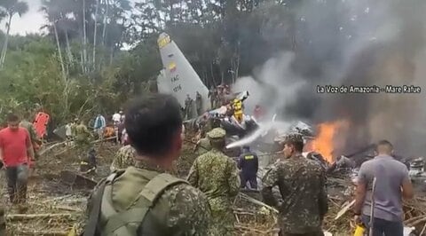 軍の輸送機が墜落　少なくとも66人死亡…離陸直後に機体にトラブル発生か　コロンビア