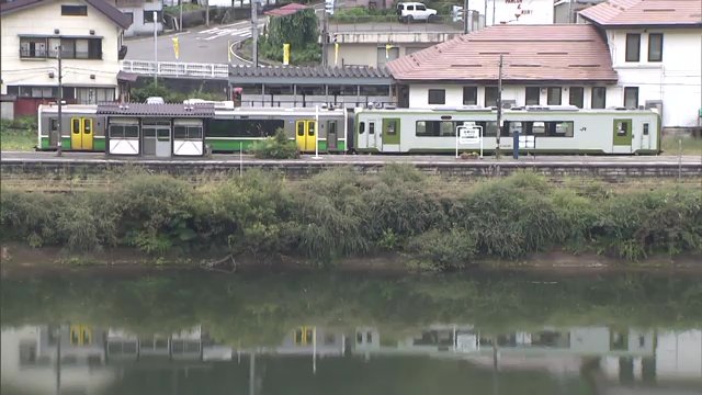 会津川口駅に停車する只見線