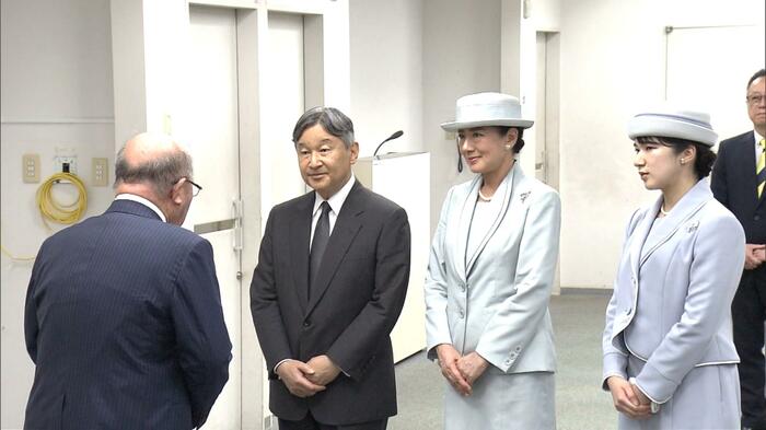 田中重光さんと懇談される天皇ご一家