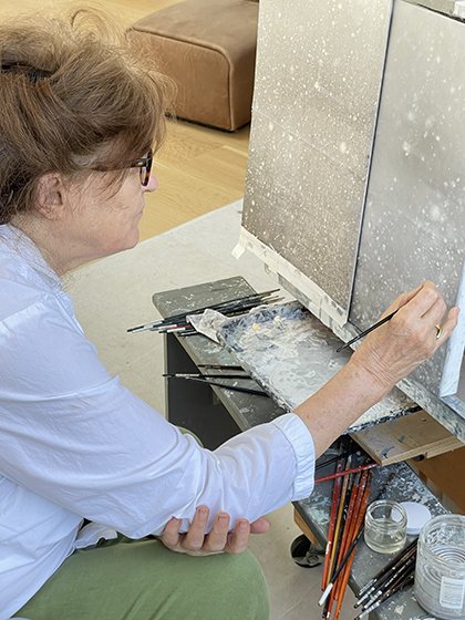 ニューヨーク州ロングアイランドのアトリエにて 2021年Courtesy of Vija Celmins Studio