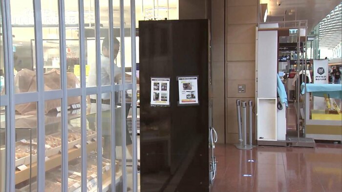 午後全便欠航となり土産物店も次々と閉店