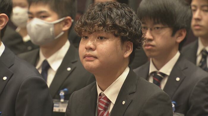 星野涼さん(中央)