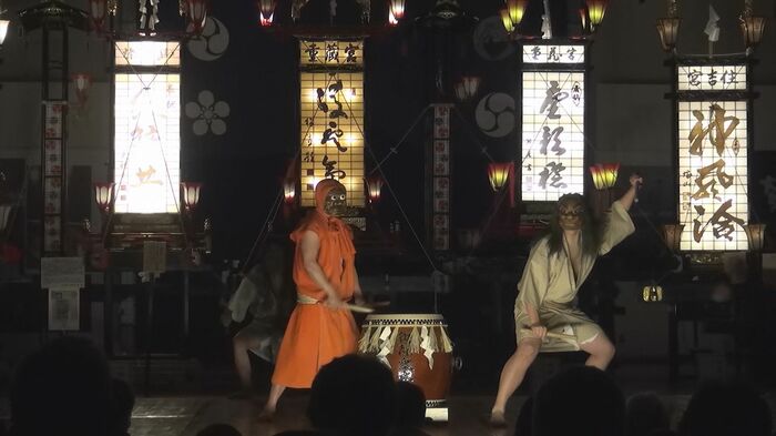 南さん(右)の初舞台の幕が開けた!