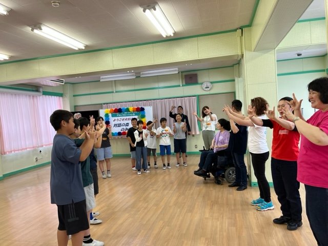 挨拶は手話も交えて行われた