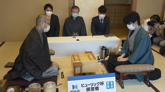 藤井聡太七段 対局中 最年少タイトル「棋聖」に王手