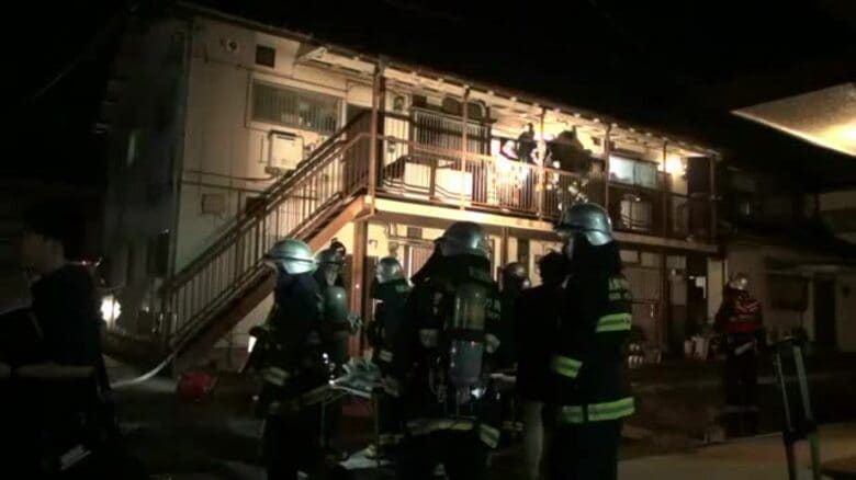 “モバイルバッテリーが原因”との話も…2階建てアパートで火事　けが人なし｜FNNプライムオンライン