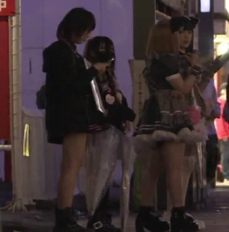 「料金が高すぎる！」との相談が30件　ダーツバーで無許可風俗営業の疑い　一般客を装った女性従業員が接待か…マッチングアプリで知り合った男性をバーに誘導　経営者の男を逮捕　大阪府警｜FNNプライムオンライン