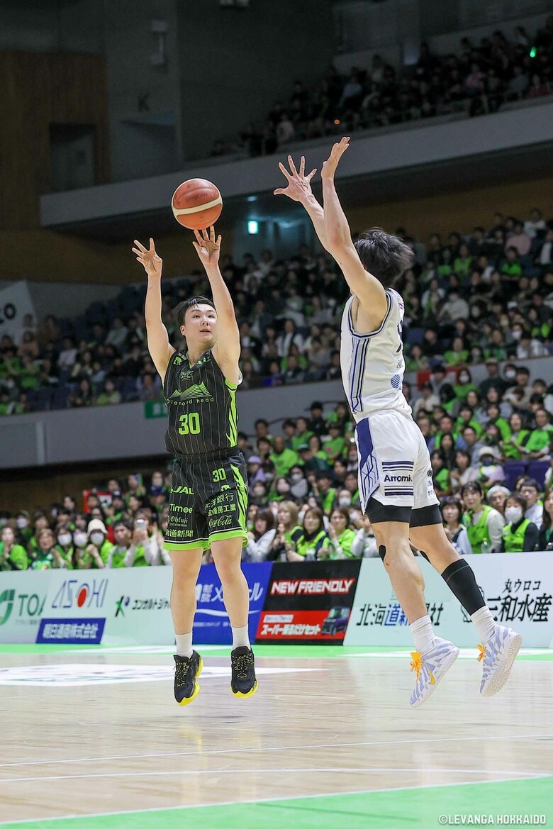 【レバンガ北海道】残り5秒で劇的な逆転勝利！富永啓生の連続3Pで連敗ストップしCS進出に望み「自信をもって打ちにいけた」｜FNNプライムオンライン