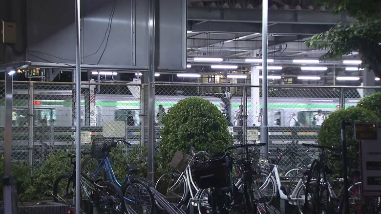 「腕を切られた」JR東海道線の車内で女が女性を切り付け　川崎駅で降りて逃走…女は20代～30代くらい、身長約160cm｜FNNプライムオンライン