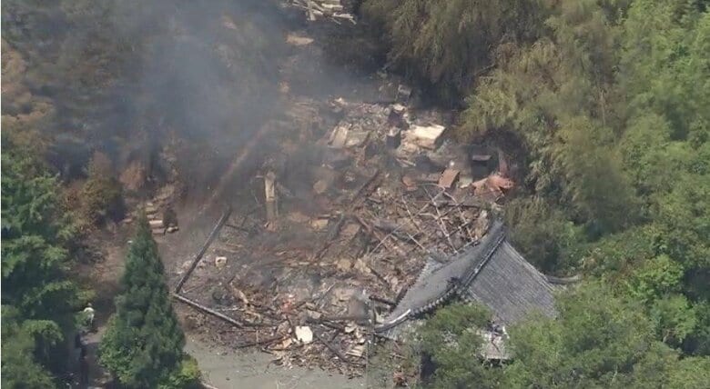 【速報】京都・亀岡市の寺で火事　近くの山林への延焼は現状なし　90代住職が軽いけが「寺の敷地内で草を燃やしていた」などと説明｜FNNプライムオンライン