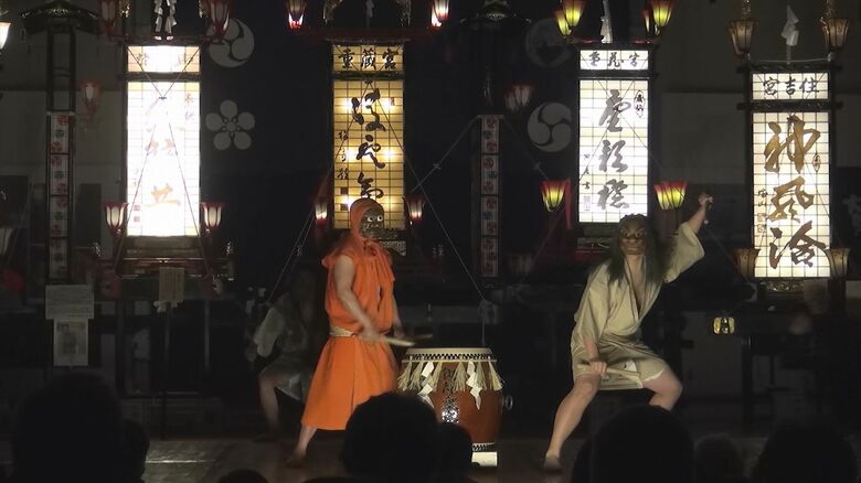 南さん(右)の初舞台の幕が開けた!