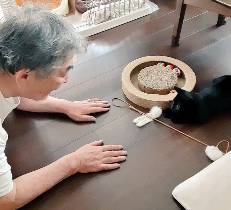 父親と遊んでいる様子
