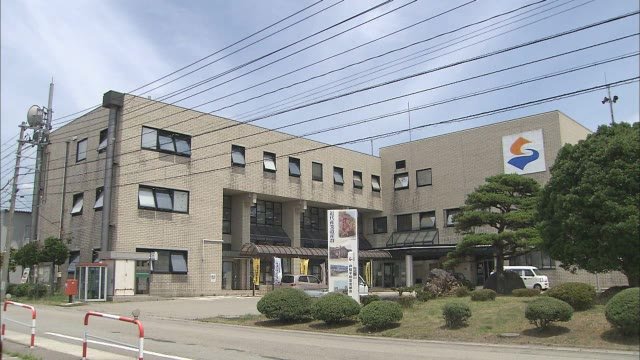 給食のパンを喉に詰まらせ窒息 意識不明の小学５年男児が死亡 新潟 佐渡市