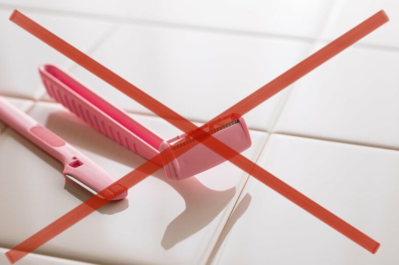 カミソリやハサミを使うのは絶対NG（画像はイメージ）