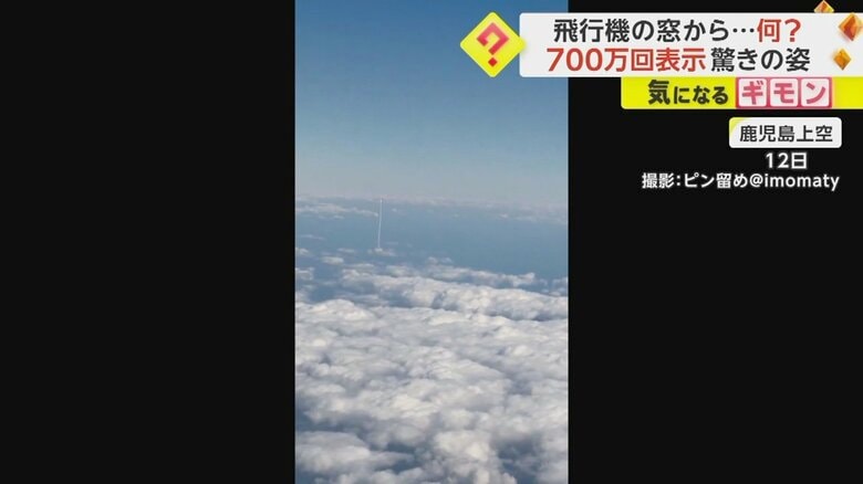 一筋の白い雲をのばし打ち上げられたH2Aロケットが空へ上っていく瞬間③