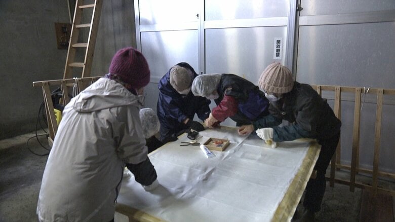 道具の修繕や酒蔵の片付けなどを手伝う市民有志