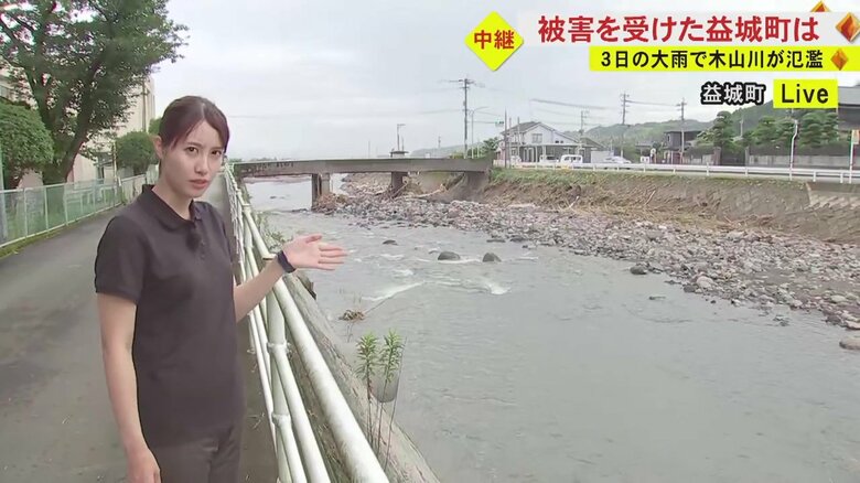 小学校前の木山川