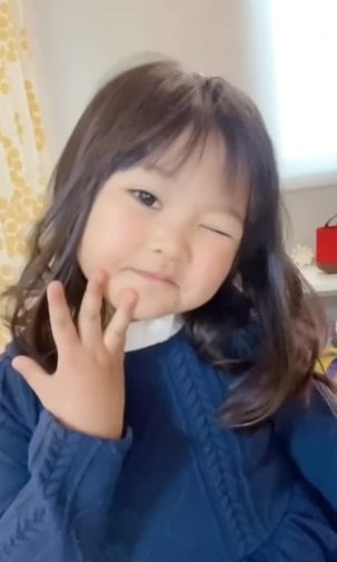 初めての美容院に行って決めポーズないろはちゃん