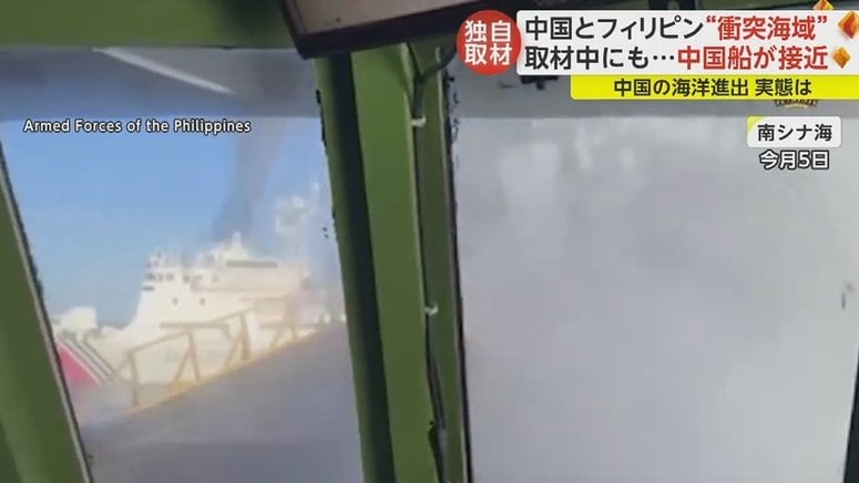 中国船からの放水を受けてガラスが割れるフィリピン船