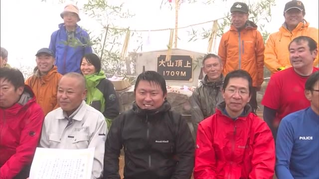 紅葉の季節へ移設完了 大山頂上碑をお披露目(鳥取)