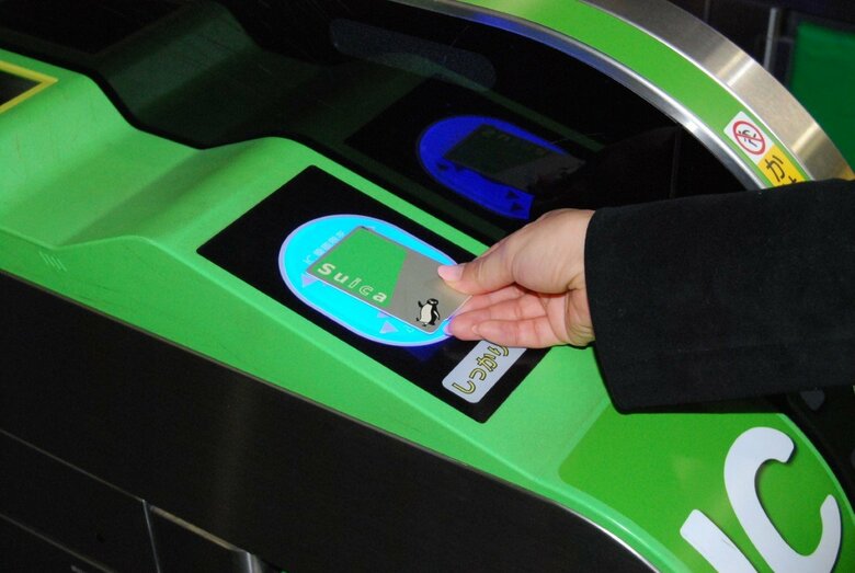 『Suica』データは、｢駅カルテ｣と名付けて、企業･自治体に販売される予定だ