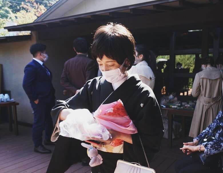 妹の結婚式で、着物姿の母