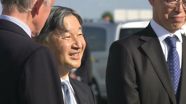 ロンドン・スタンステッド空港に到着された陛下