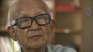 「黒焦げの材木のように人間を捨てていた」 95歳の劇団俳優