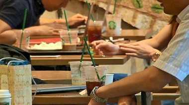 スタバやマクドナルドも…。なぜ、世界で