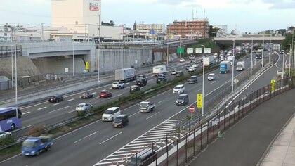 高速道路も帰省ラッシュ　東名上りは事故で10キロ渋滞　ピークは13日、中央道45キロ・東北道35キロ予想