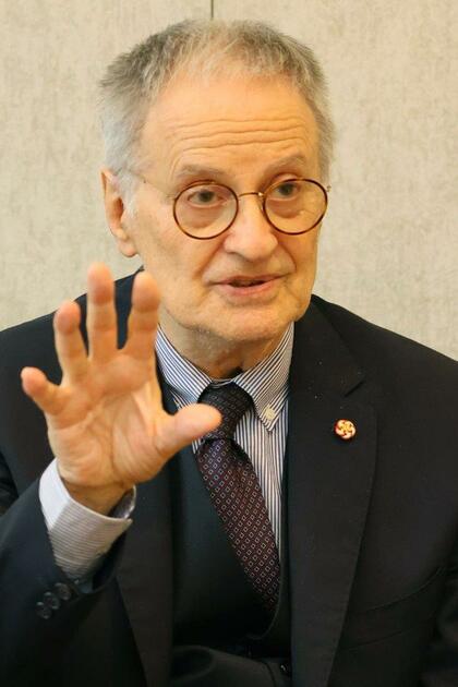 世界文化賞・美術家パオリー二氏の知的遊戯　自作と初めて対面しアートの謎を解く