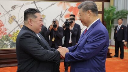 習近平国家主席が金正恩総書記に祝電「往来と協力を緊密に」連携強化を強調　北朝鮮創建77周年で