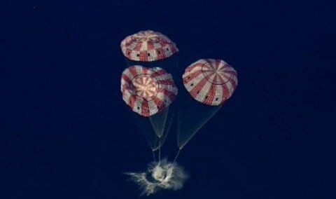 【速報】「アルテミス計画」宇宙船が地球帰還　月周回成功の「オリオン」が太平洋に着水