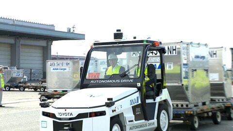 リモコン操作で航空機移動　空港の「省人化」の状況を岸田元総理ら自民・議連メンバーが視察
