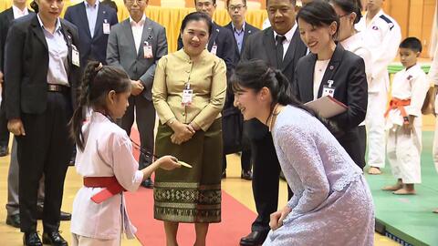 愛子さま初の外国公式訪問・ラオスで見せられた笑顔と“気遣い”　伝統儀式の“白い糸”は帰国まで左手首に