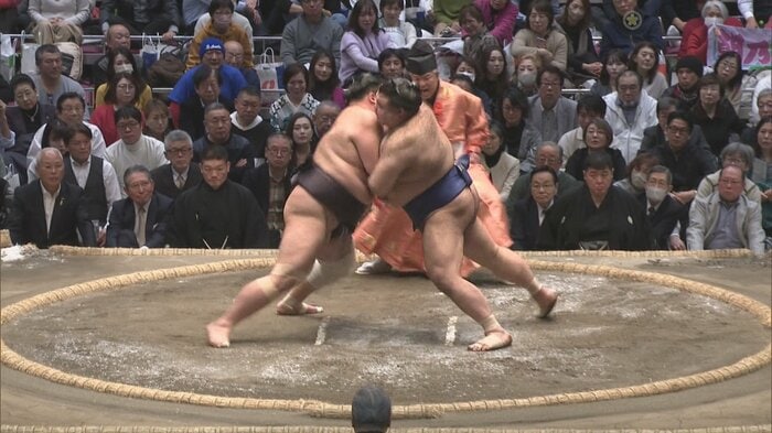 朝乃山と高安の一番