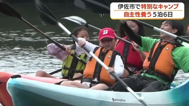 カヌー体験をする子どもたち