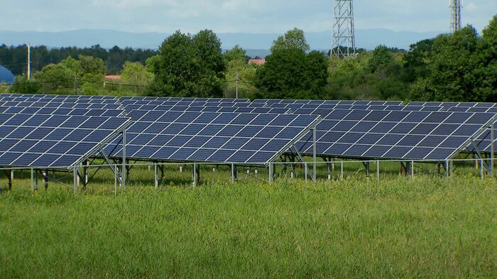 震災後に増加した「メガソーラー」(資料画像)