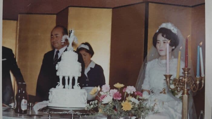 司法修習生時代に知り合った高知出身の藤原周弁護士と結婚