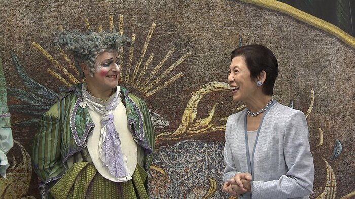 「アレグリア」出演者と歓談される久子さま