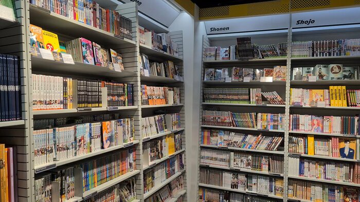 フランスの書店マンガコーナー