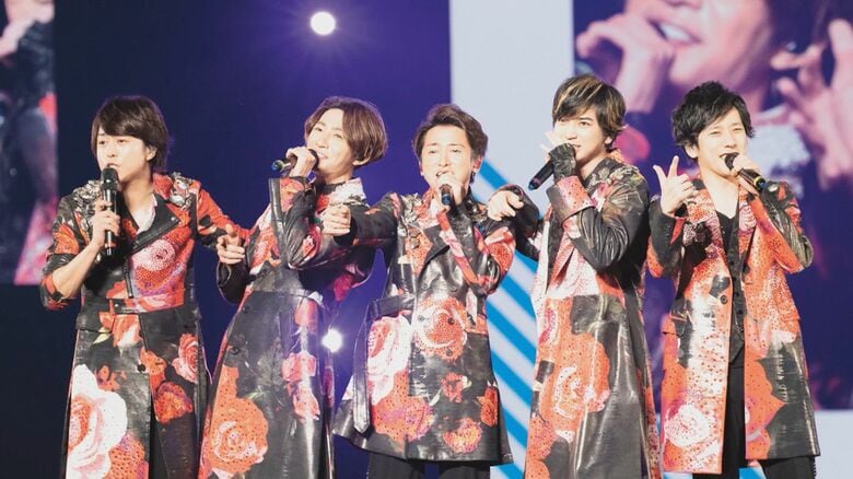 国民的グループ『嵐』が活動終了へ 街で聞いた思い出「結婚式の入場曲に」「クラスの女子全員好きだった」｜FNNプライムオンライン