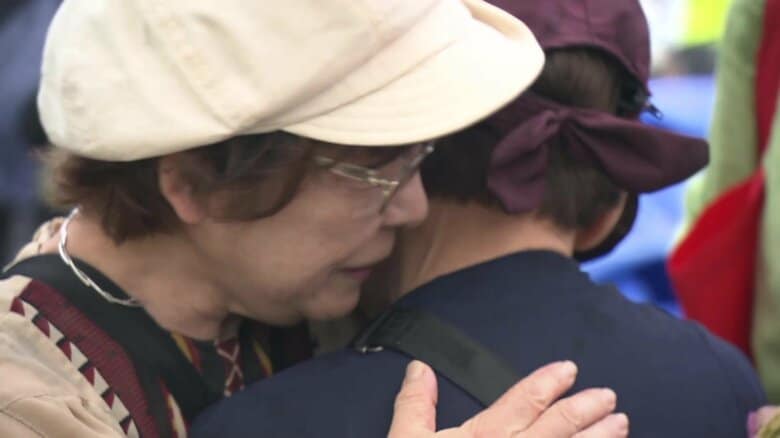 「父が生きられなかった10年間、ちゃんと生きてこられたかな」日航機墜落事故から40年　朝から遺族らが御巣鷹の尾根を慰霊登山｜FNNプライムオンライン